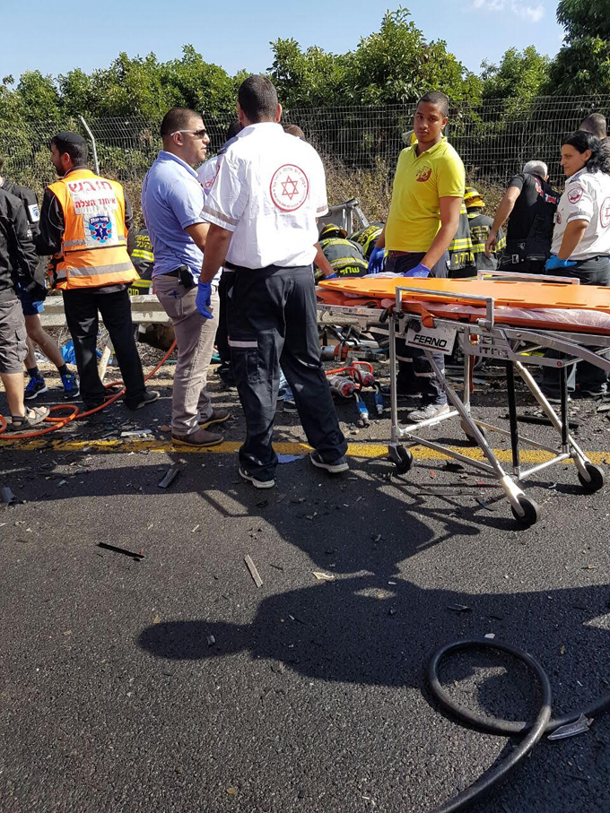 مصرع رجل وإمرأة وإصابة آخرين في حادث طرق